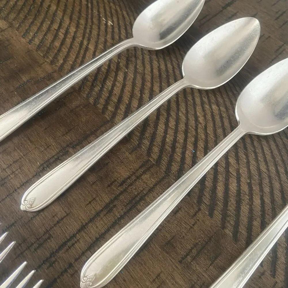 14 Oneida Heirloom Silver Plate Longchamps Chaumont Flatware Replacement Set